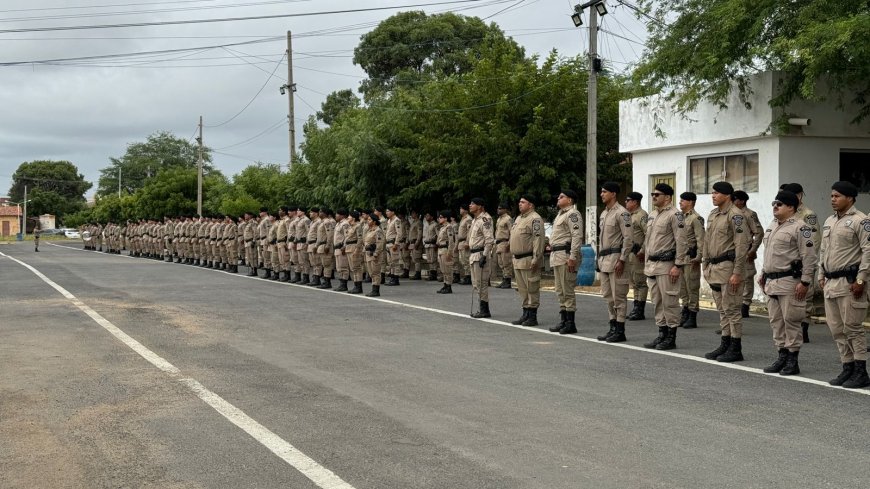 Comando de policiamento da região norte realiza parada geral na área cívica do 3º BEIC, em Juazeiro (BA)